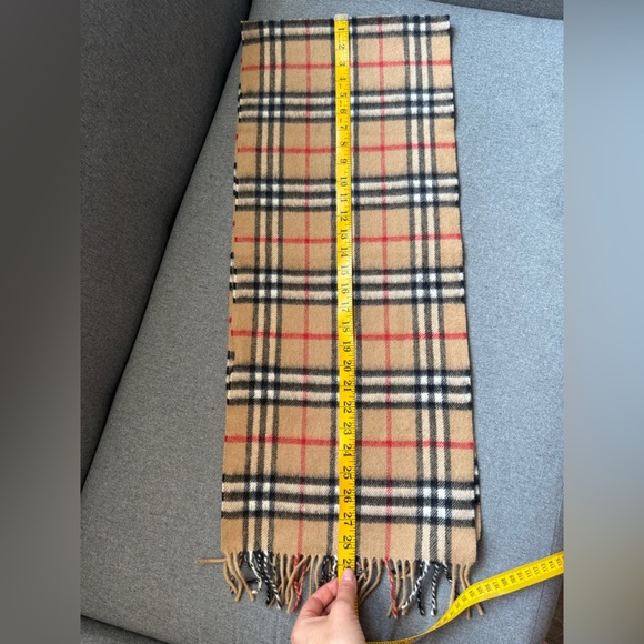 Vintage Burberry's Classic Long Beige Nova Check Cashmere Wool Neck Scarf - Picture 7 of 9